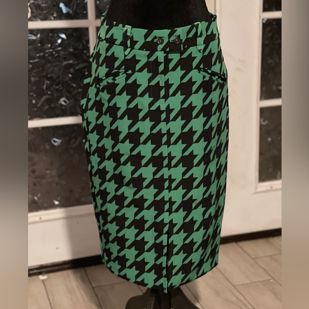 New York & Company green and Black Geometric skirt
